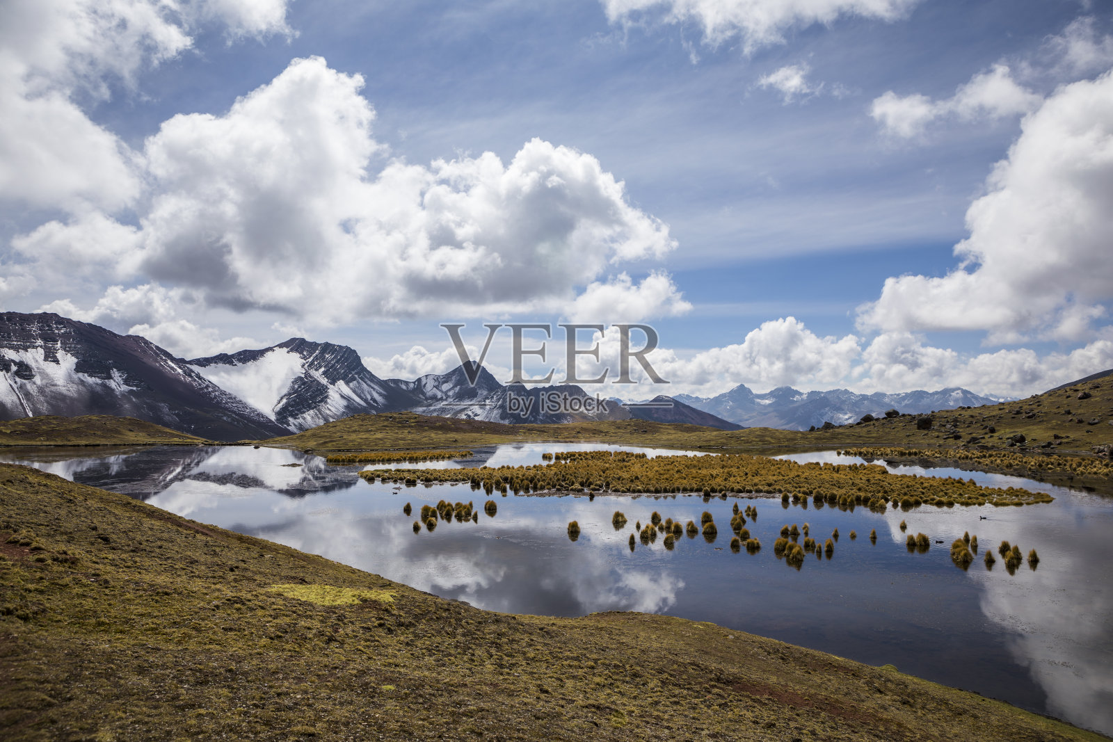 秋天的秘鲁安第斯山麓。照片摄影图片