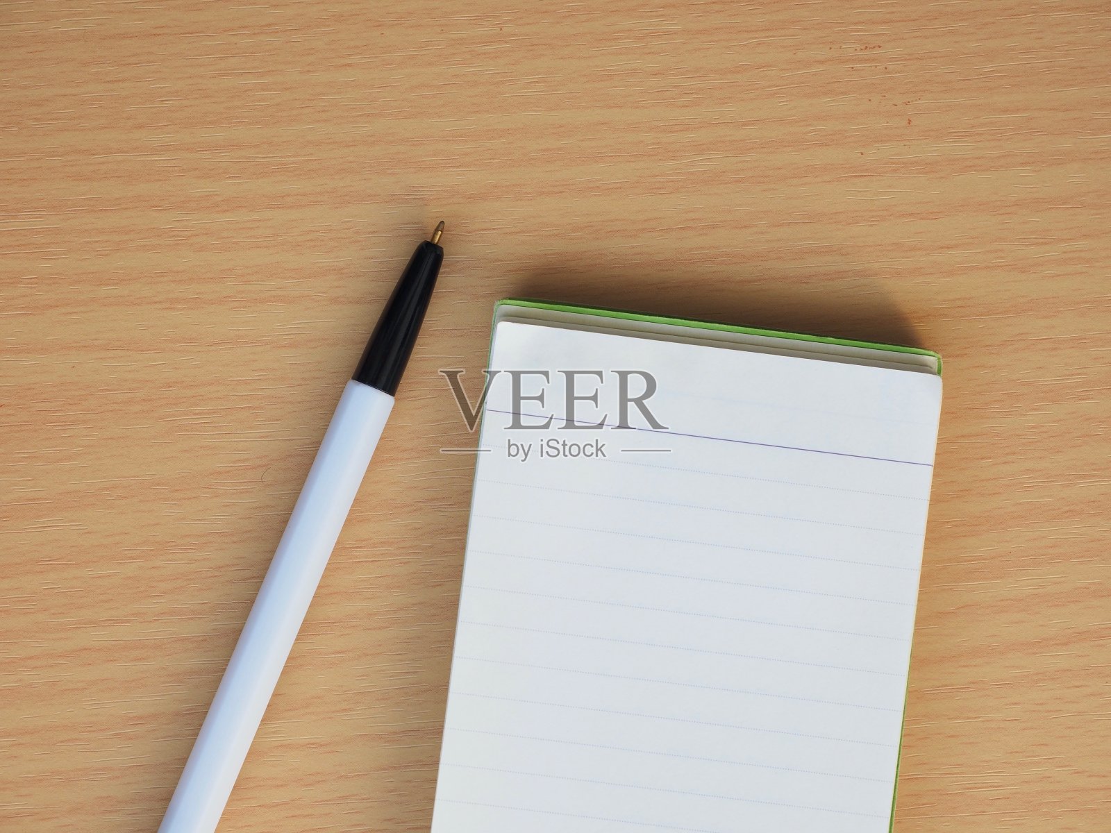 笔记本和圆珠笔照片摄影图片