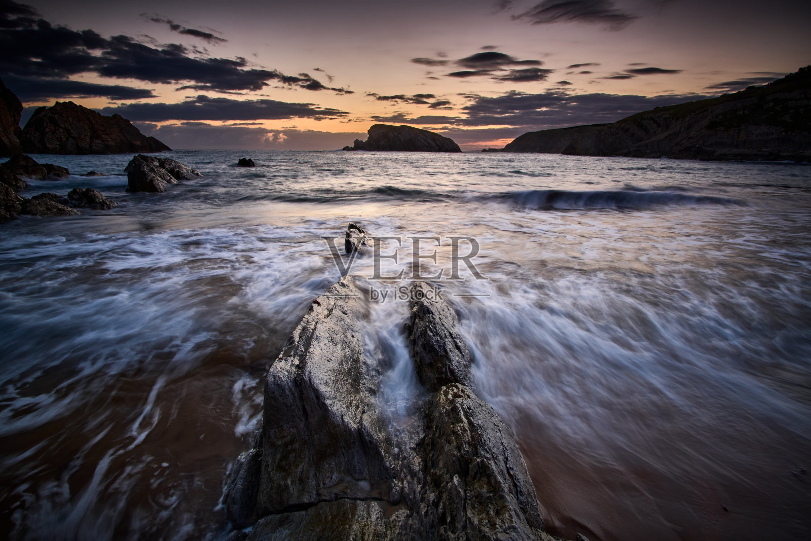 桑坦德利恩克雷斯的阿尼亚海滩,美丽的日出照片摄影图片