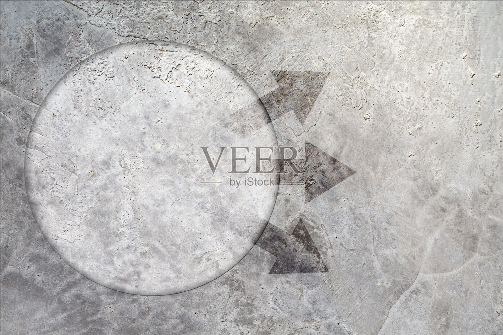 突破背景概念,粗糙的墙面水泥表面纹理带划痕和裂缝背景带箭头照片摄影图片