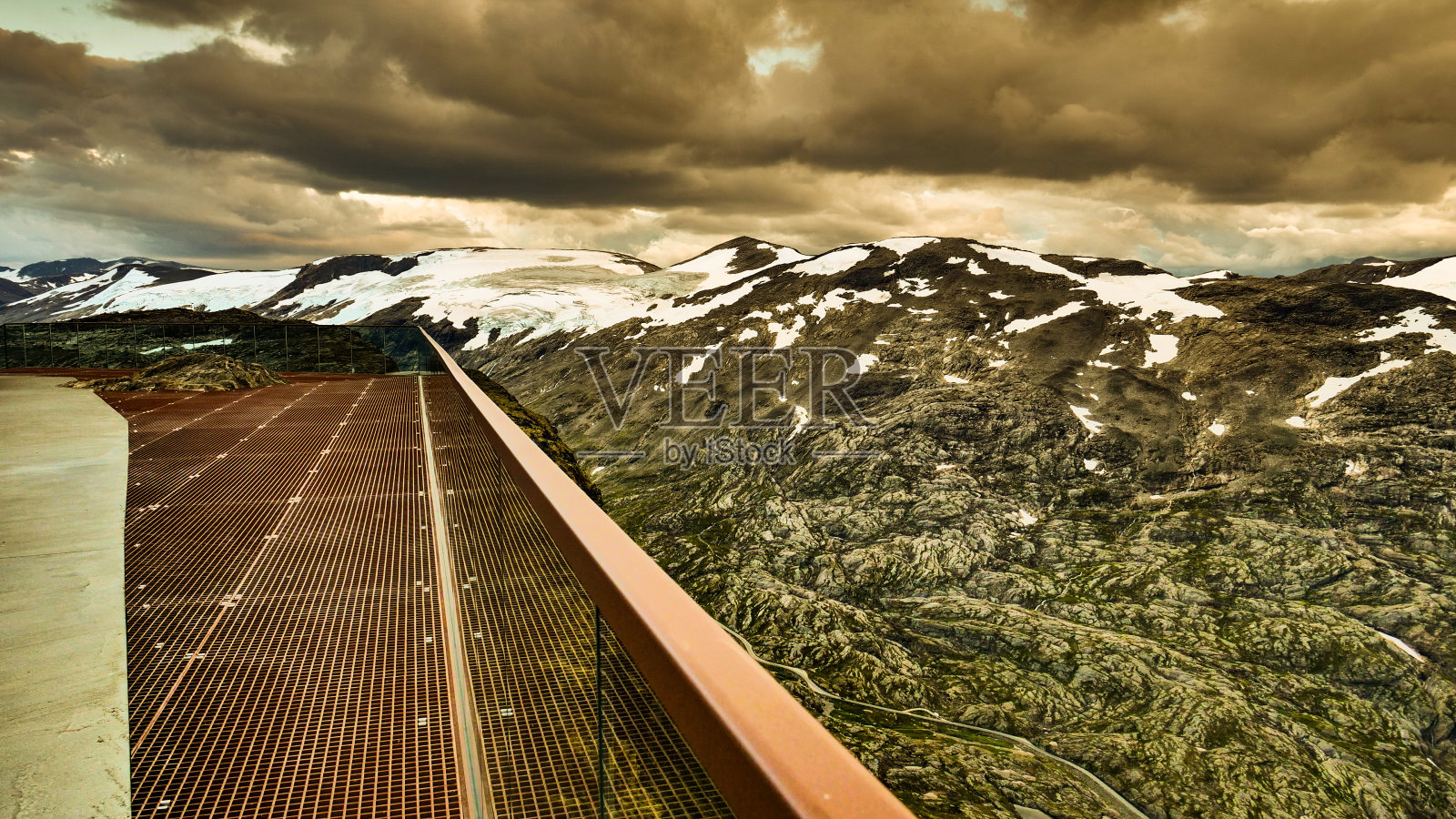 挪威达尔斯尼巴的山景照片摄影图片