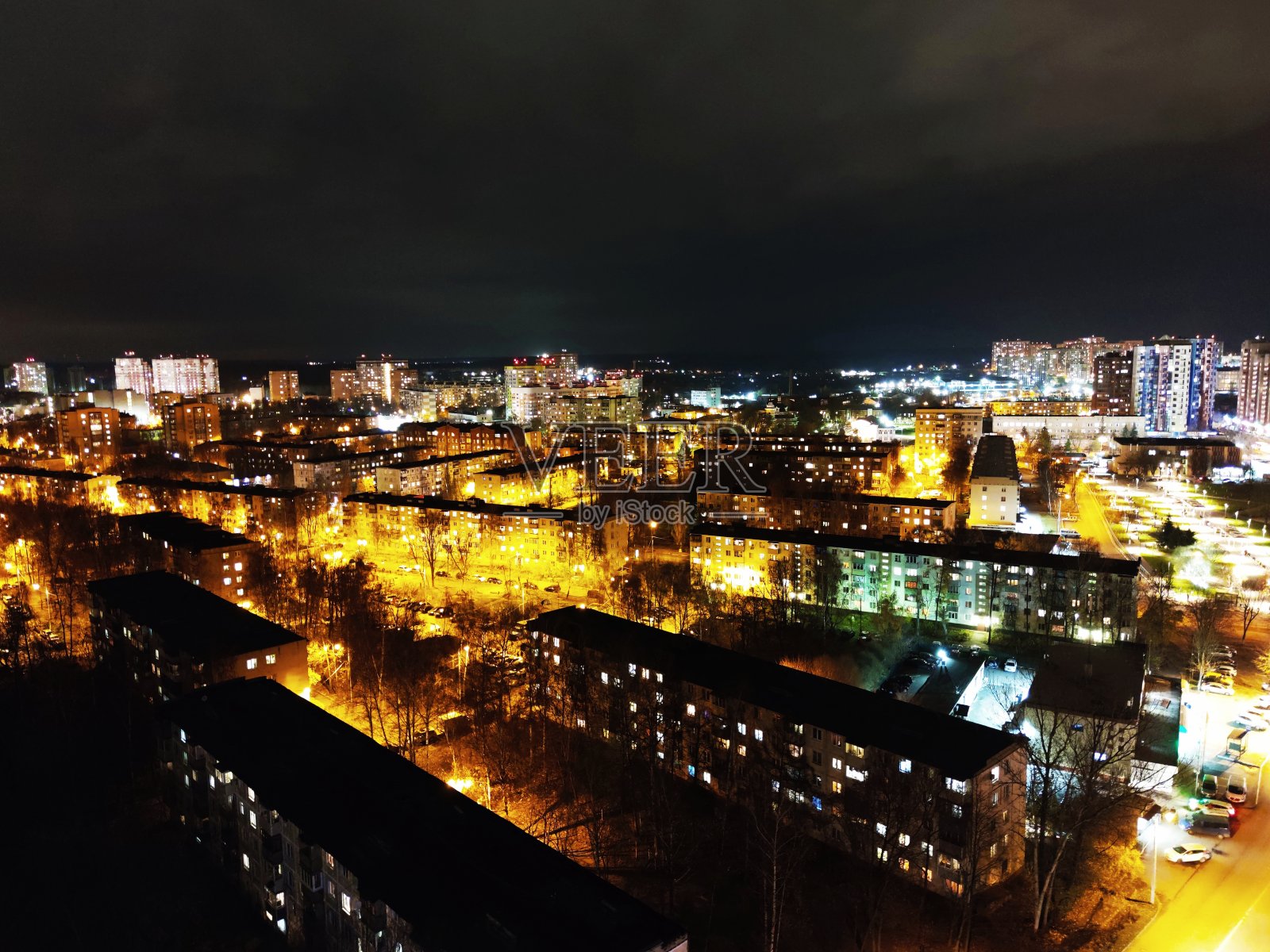 城市的夜晚照明。照片摄影图片