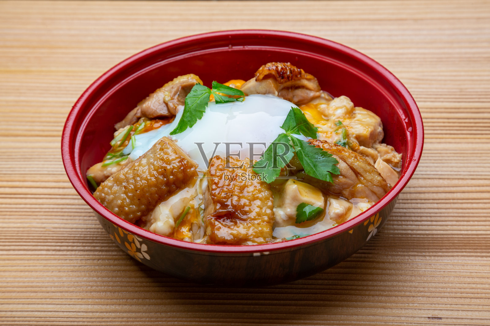 秋田比内鸡 oyakodon照片摄影图片