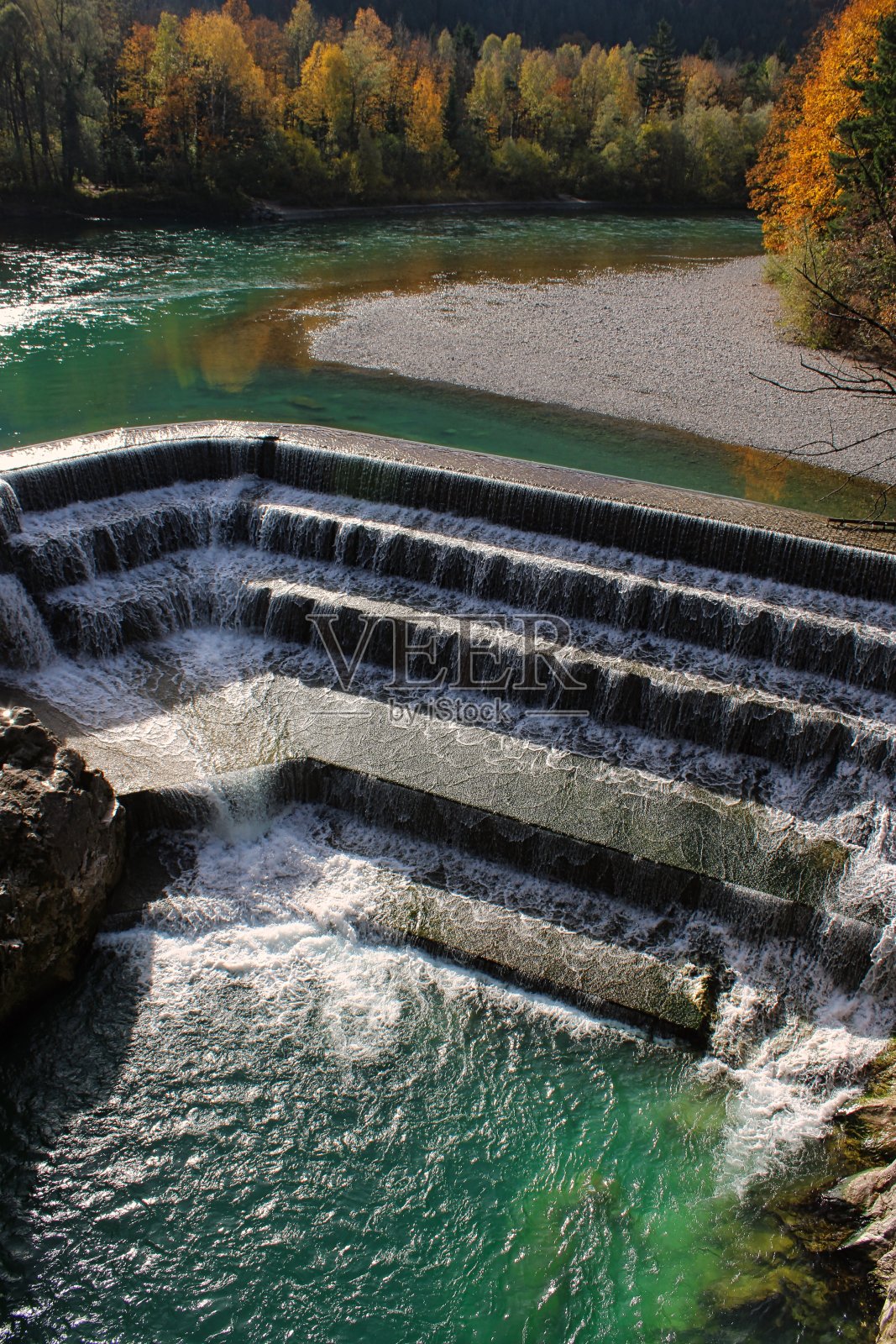 秋天的理查福尔瀑布照片摄影图片