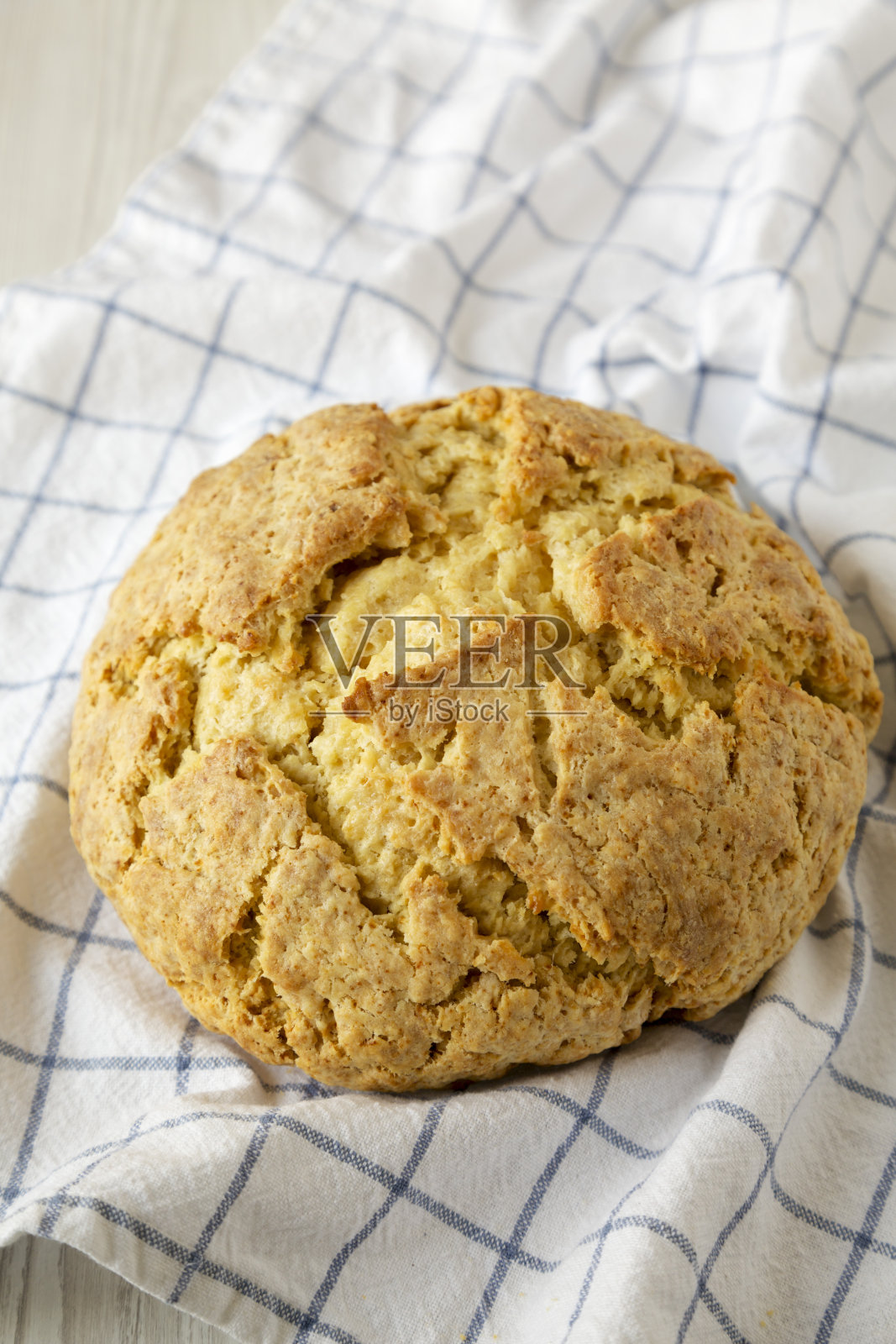 自制爱尔兰苏打面包布,低角度观看。特写镜头。照片摄影图片