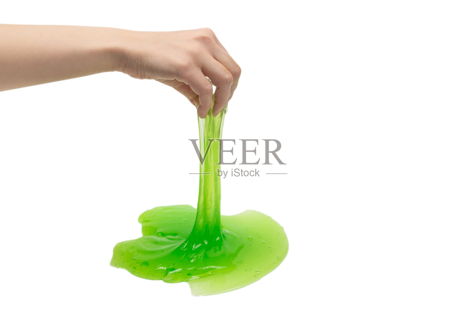 绿色黏液玩具在女人的手孤立在白色的背景。照片摄影图片