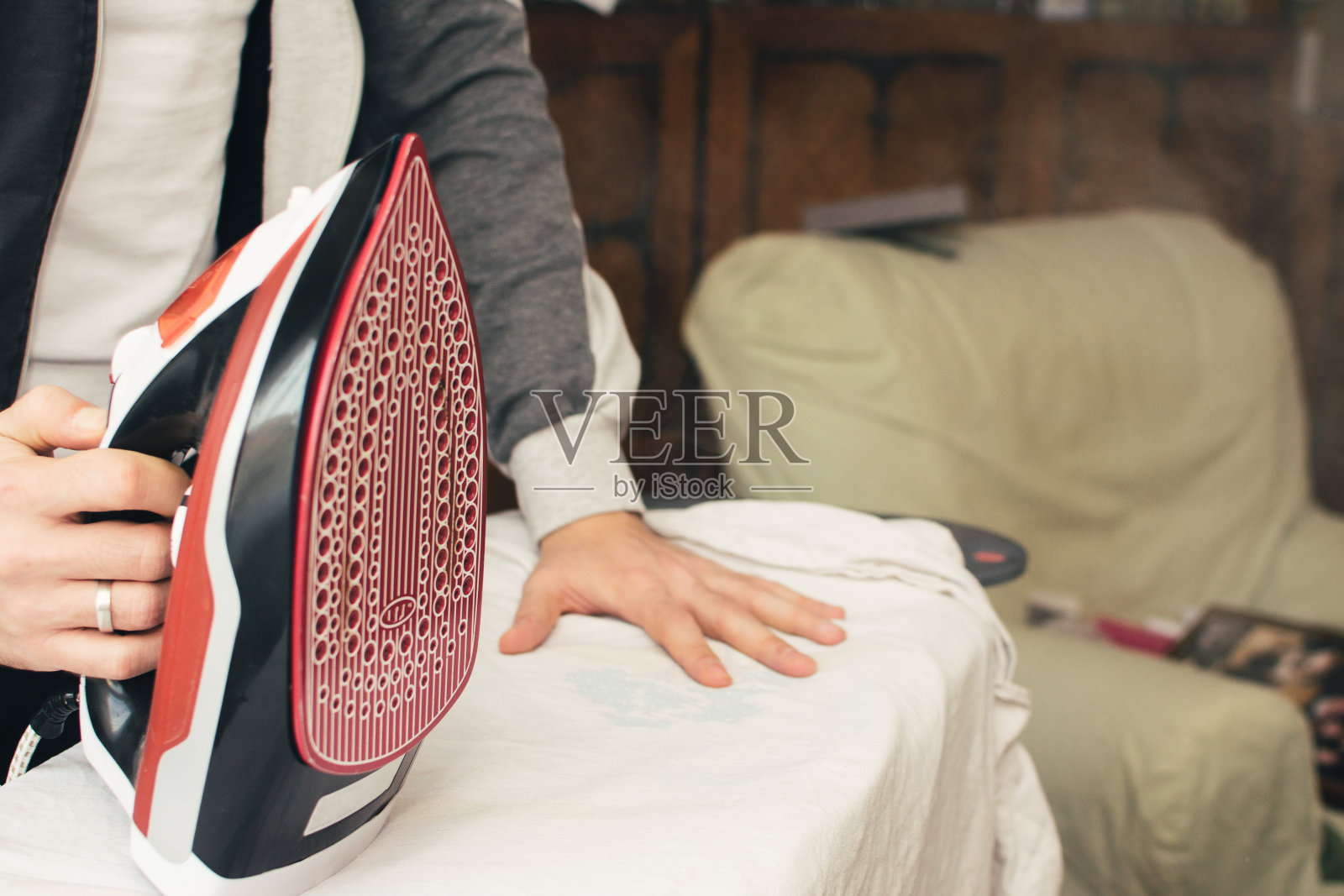 熨烫期间隔离库存照片照片摄影图片