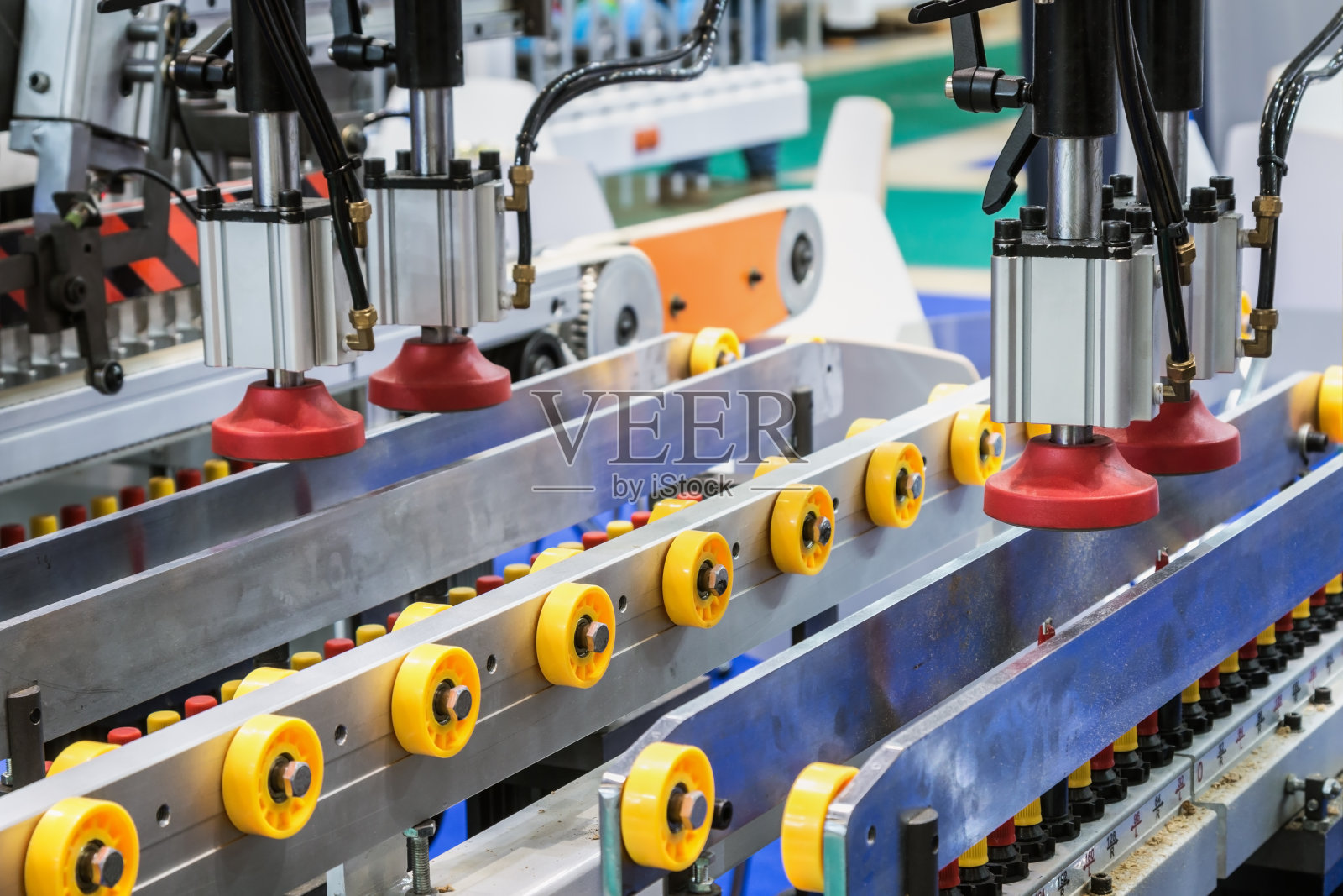 钻孔和焊接机位于木材中照片摄影图片