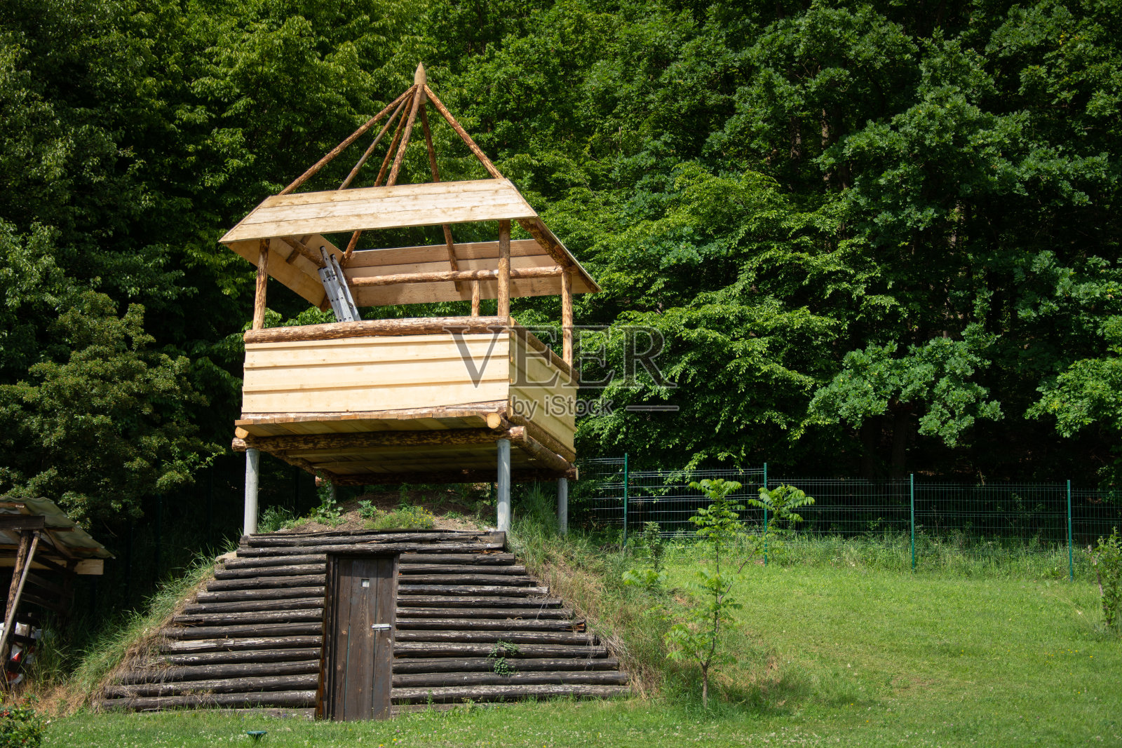 罗马尼亚Bistrita的儿童木塔照片摄影图片