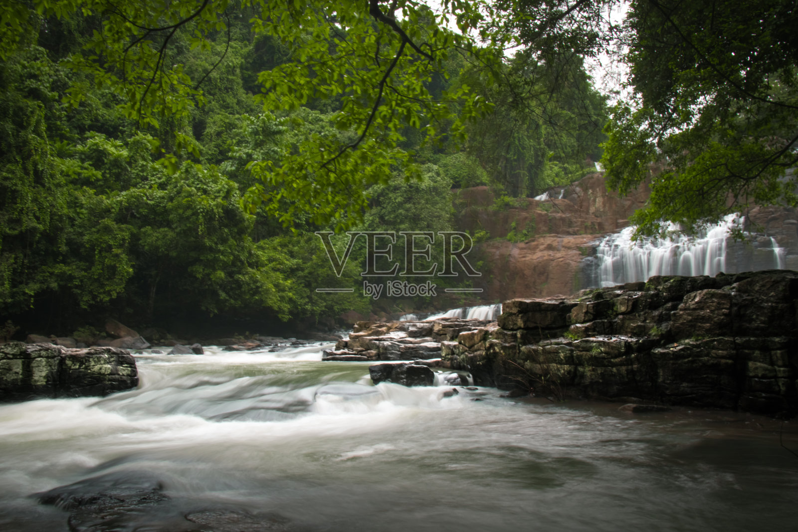 在南苏拉威西的马卡萨瀑布照片摄影图片