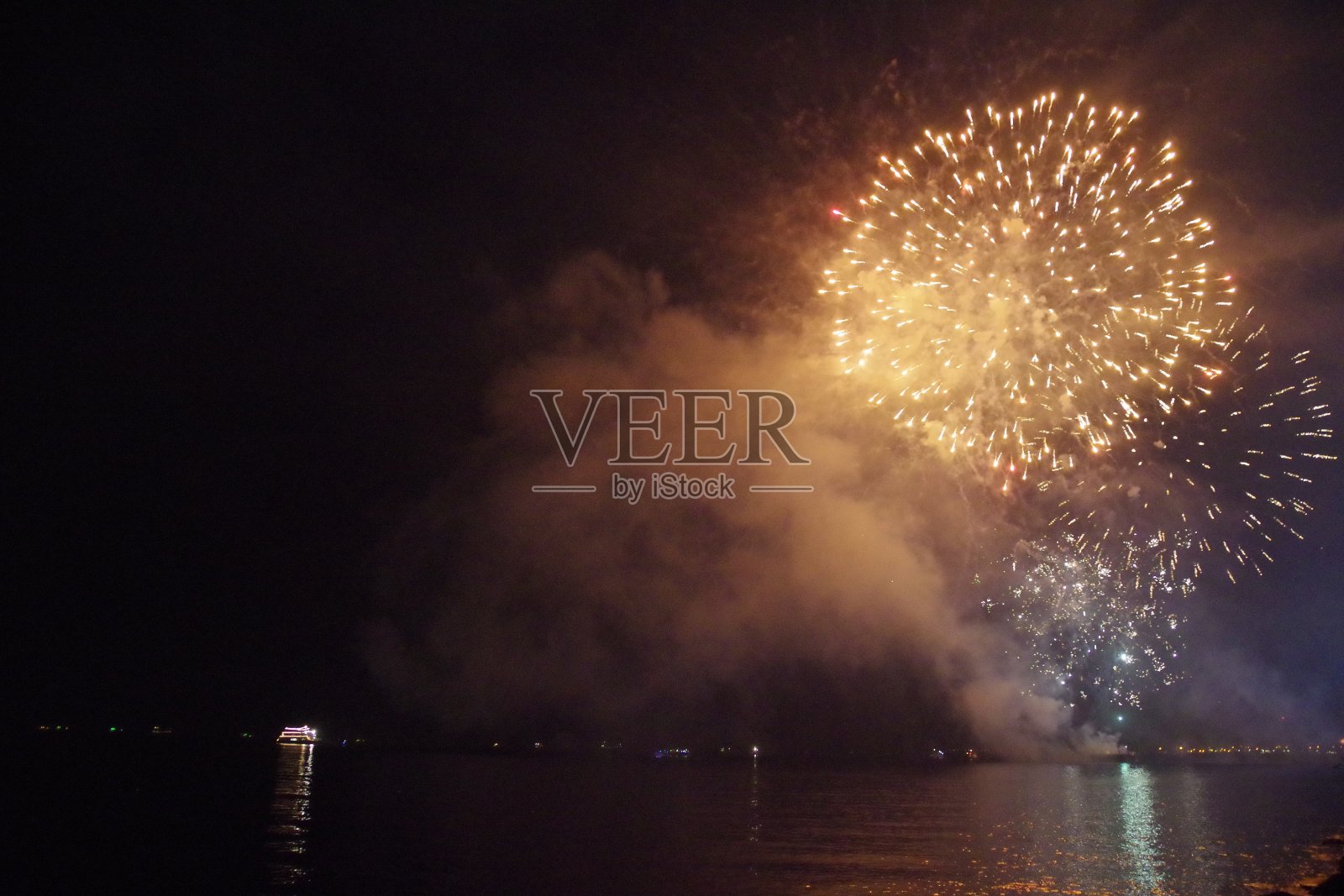 亚洲购物中心的烟花照片摄影图片