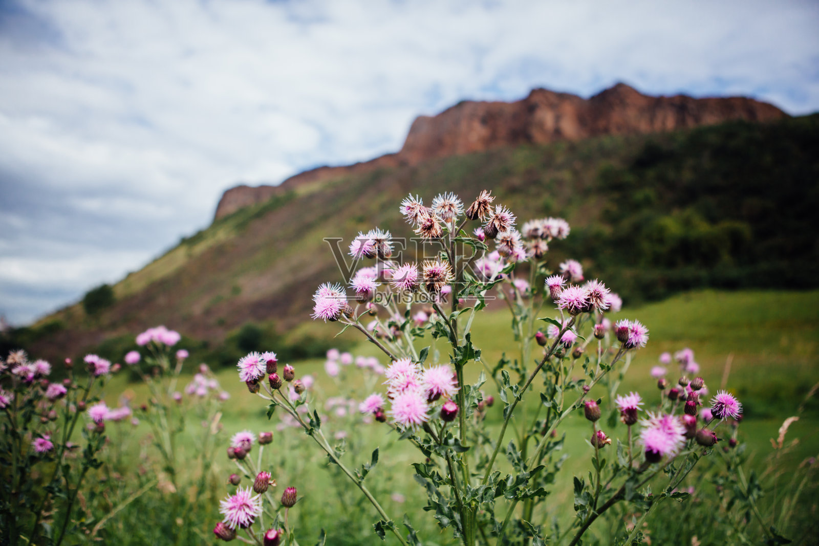 从苏格兰爱丁堡附近的亚瑟座位徒步旅行的景色照片摄影图片