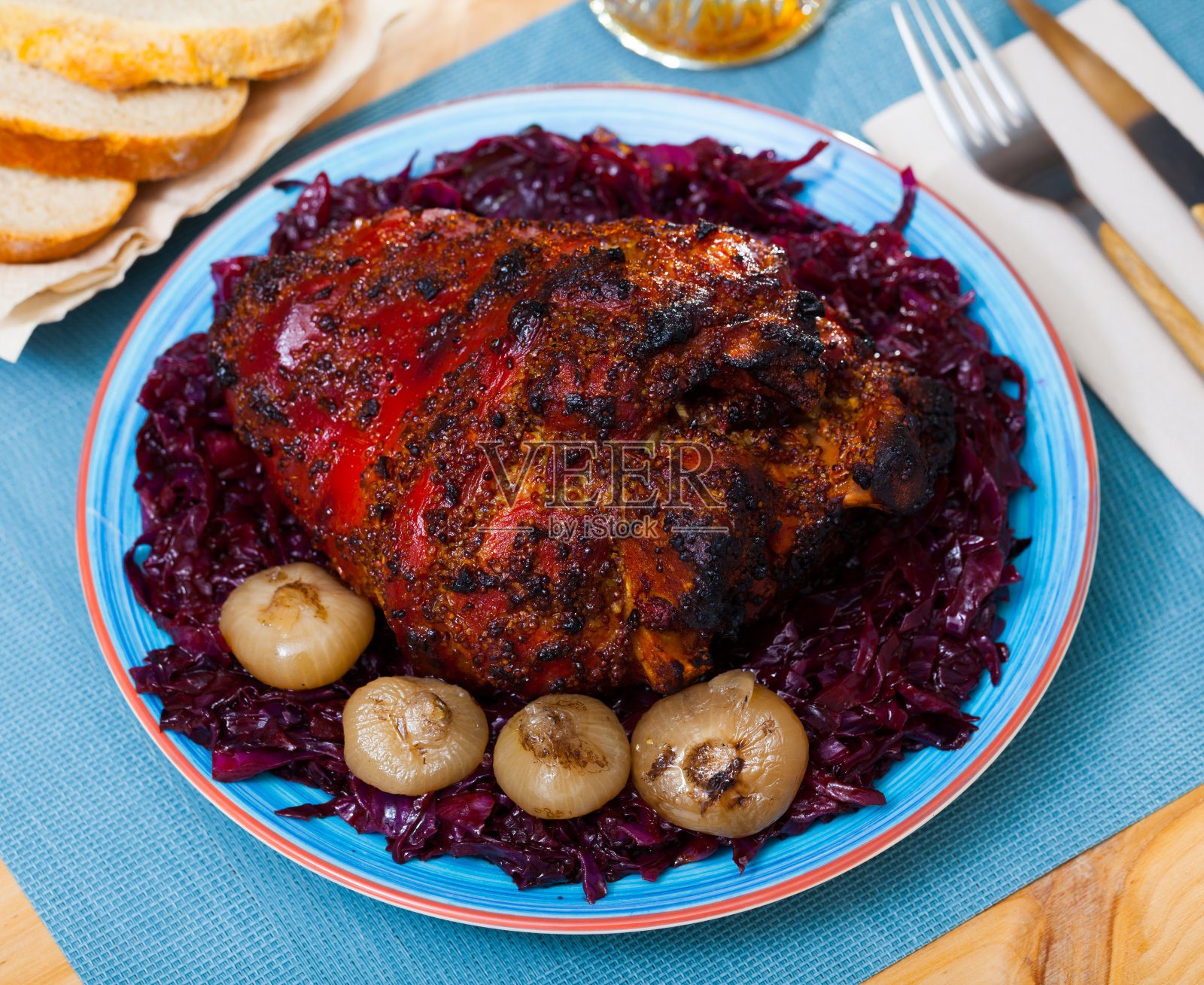 烤啤酒猪肉肘照片摄影图片