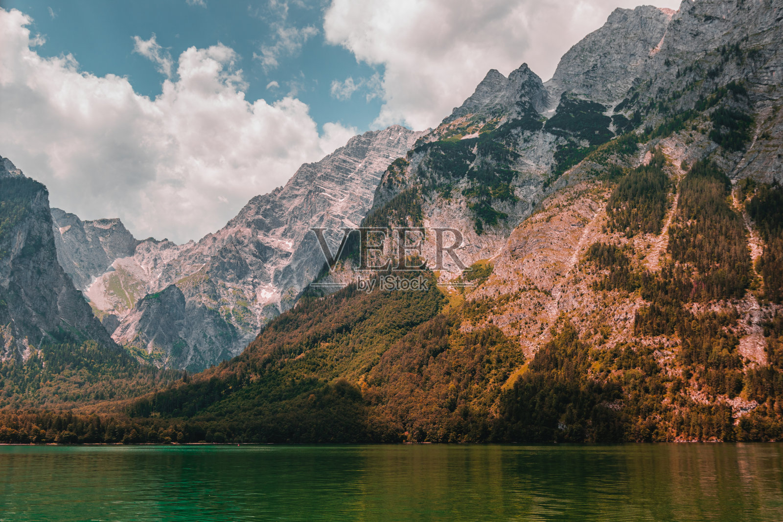 更多的山在湖边照片摄影图片