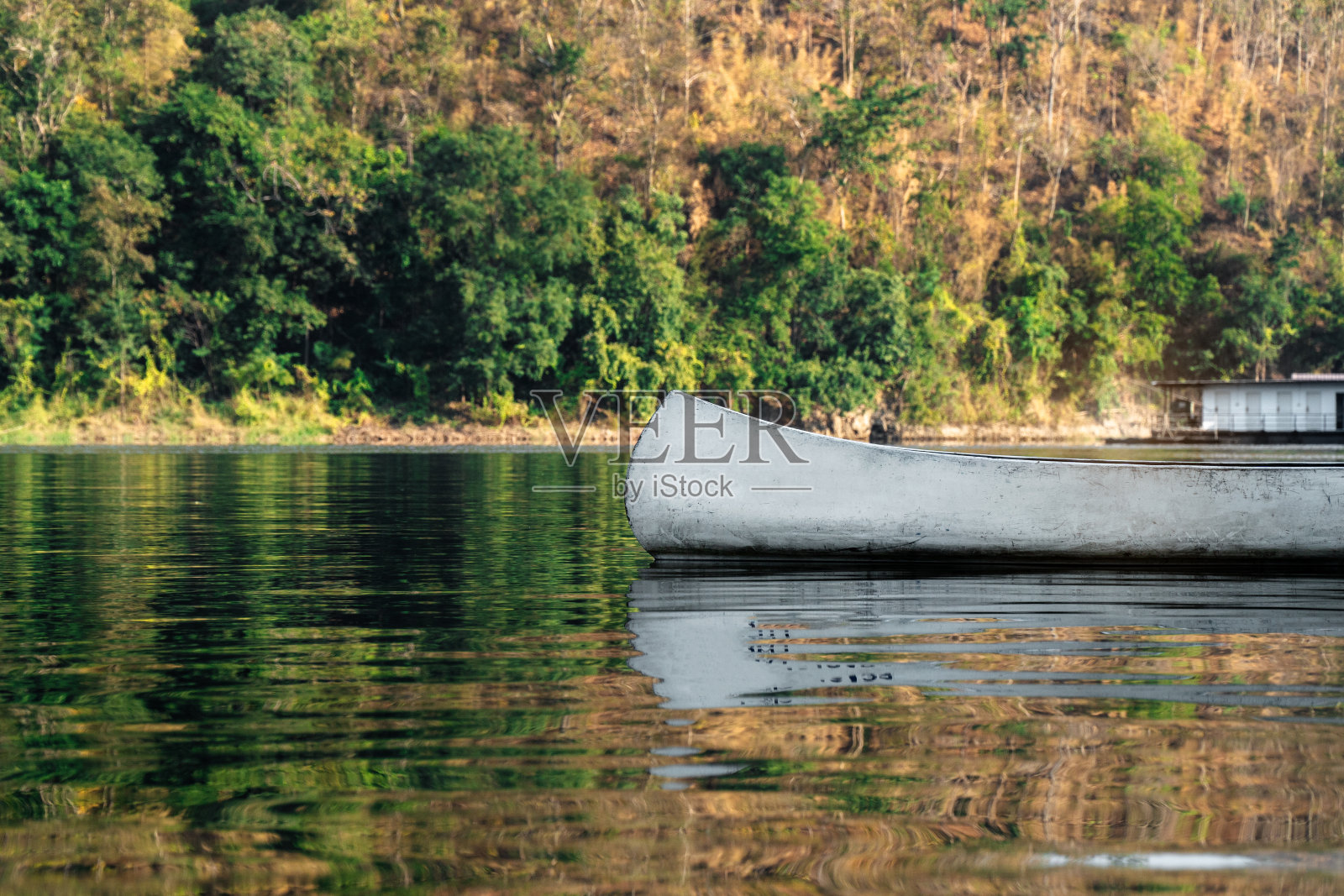 在北碧的斯利那卡琳大坝,和平,宁静,冒险,旅行,度假,度假,全景,景观,景色,漂浮的房子,日落,湖,河,船,独木舟,水,倒影,天空,森林,树木照片摄影图片