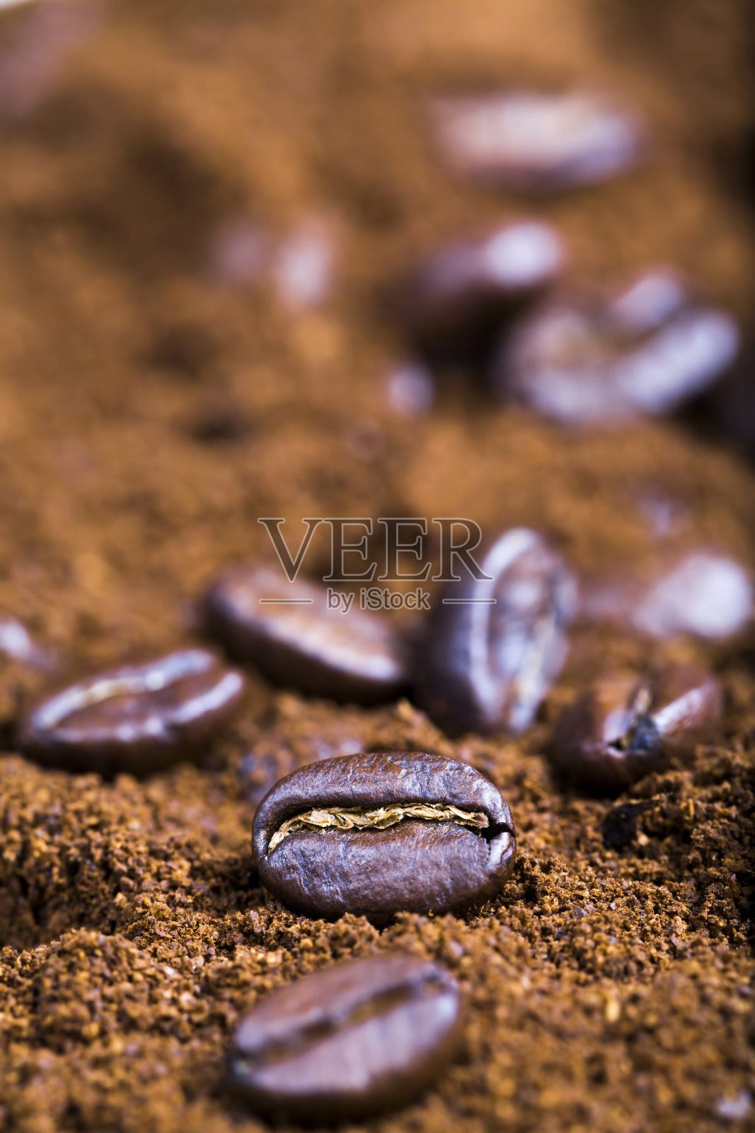 香浓的咖啡豆与磨碎的咖啡粉照片摄影图片