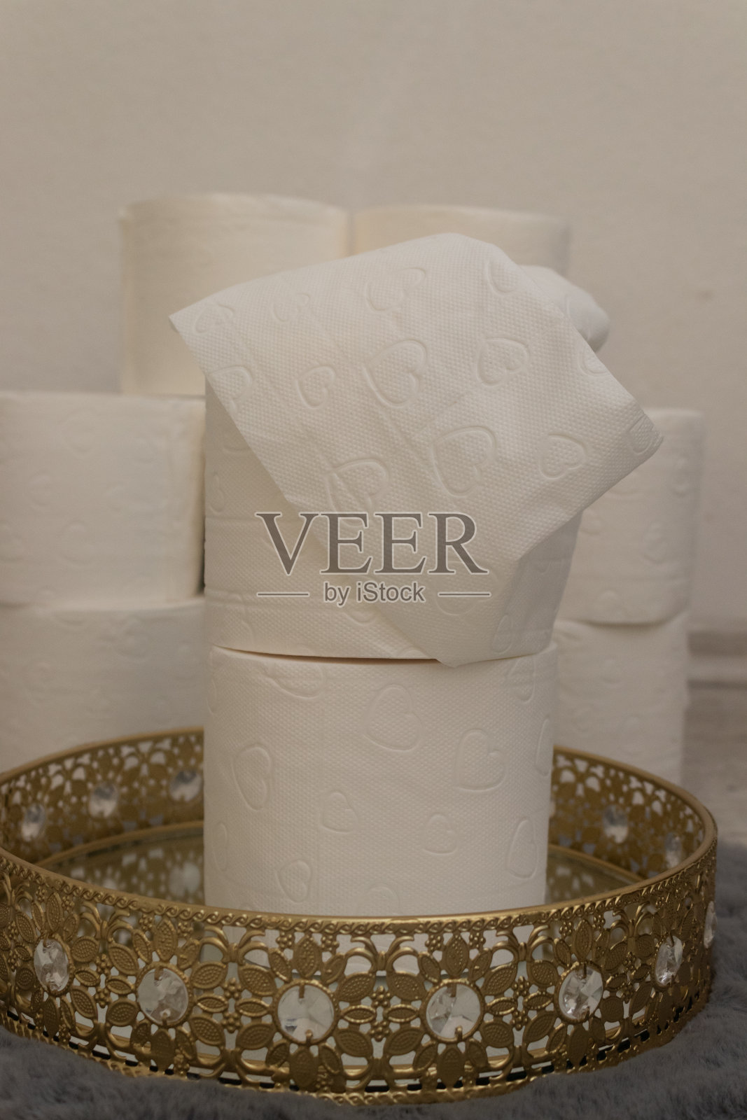 靠近堆叠的厕纸照片摄影图片