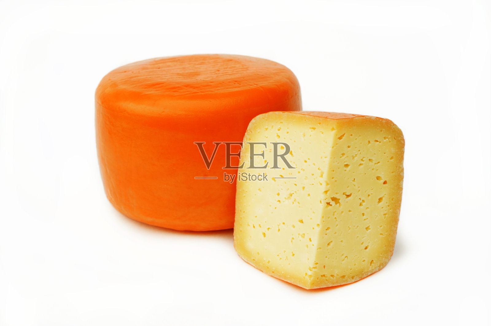 圆头硬奶酪和一小片照片摄影图片