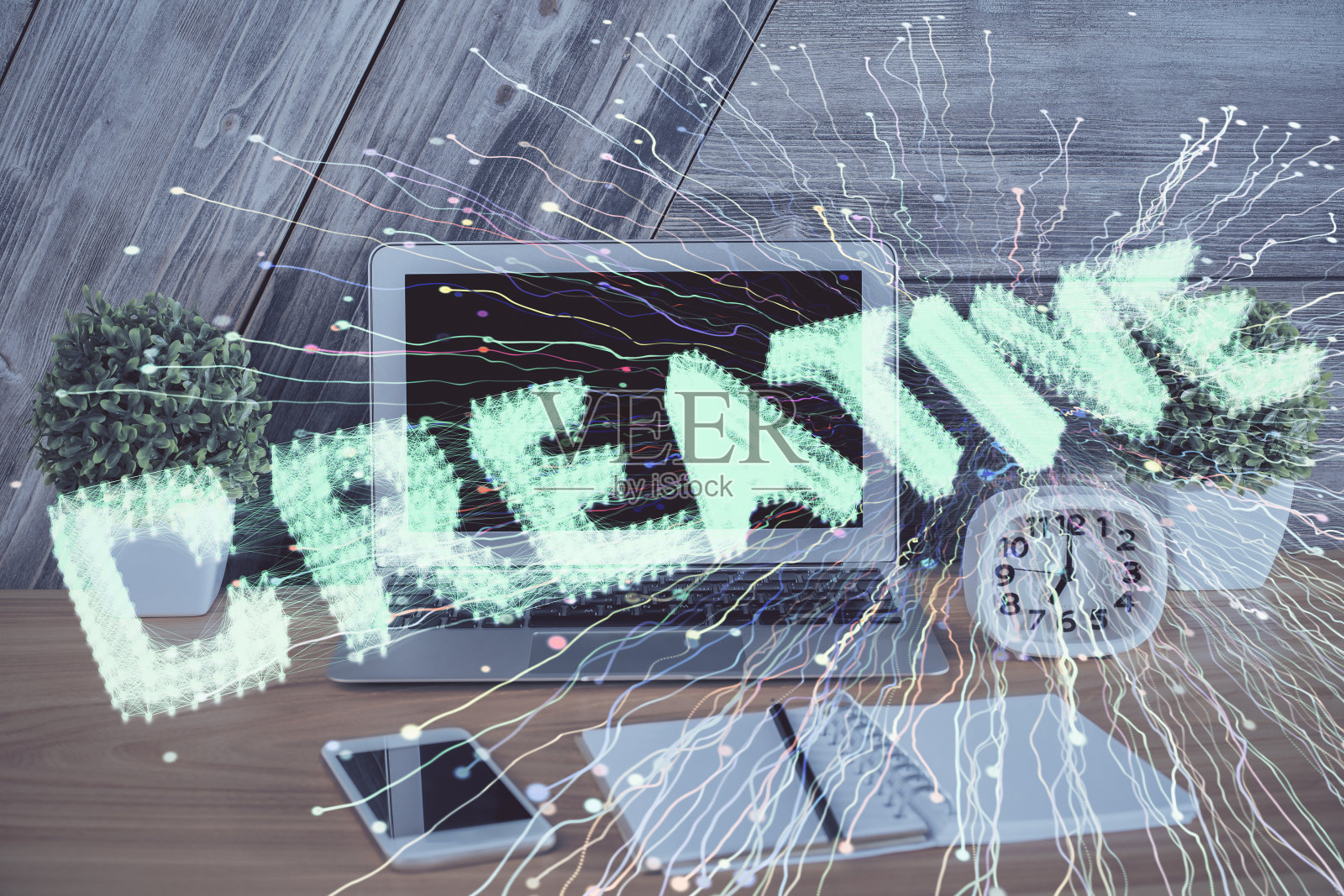 桌面电脑办公背景,启动主题全息图绘制。双重曝光。创业的概念。照片摄影图片