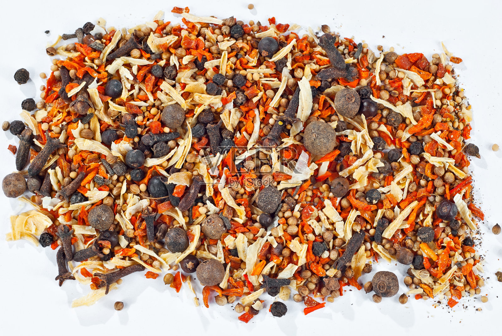 不同香料的混合。纹理与色彩缤纷的香料和调味品在白色的背景。照片摄影图片