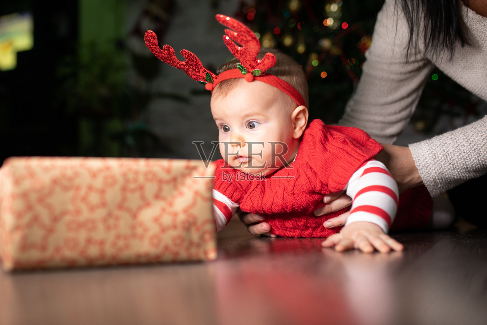 一起庆祝圣诞节!照片摄影图片