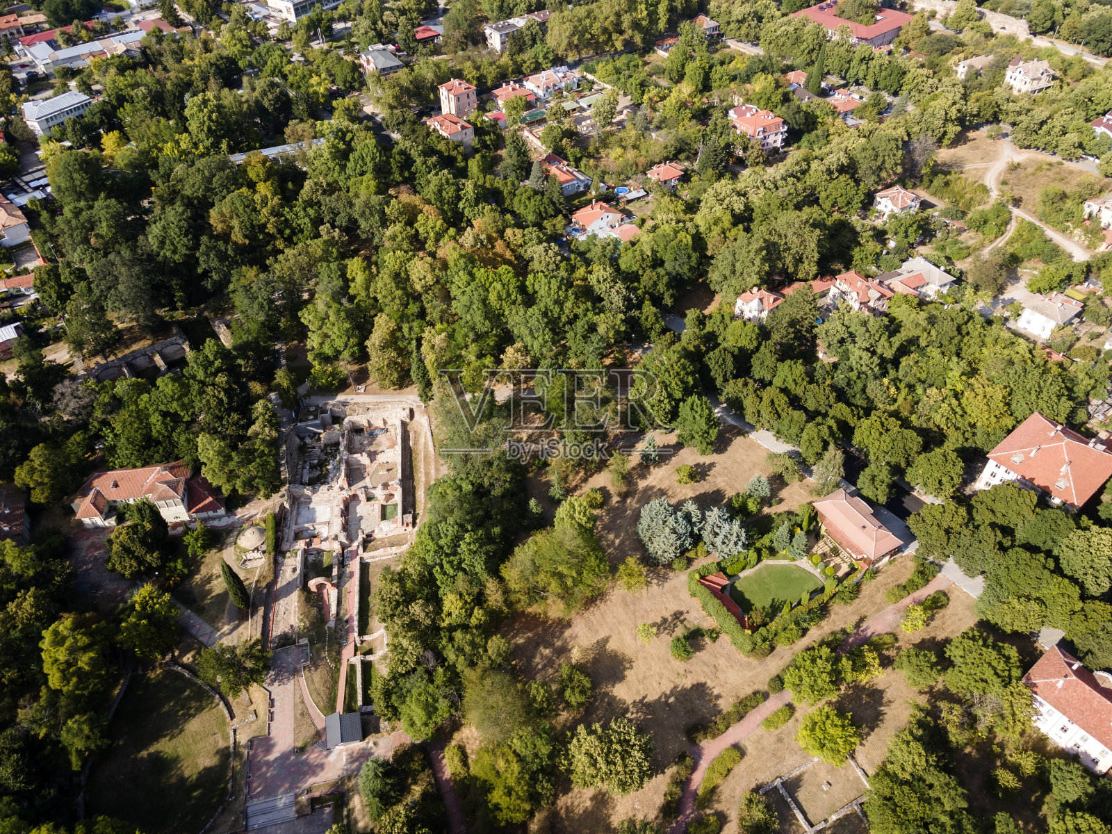 保加利亚Hisarya镇鸟瞰图照片摄影图片