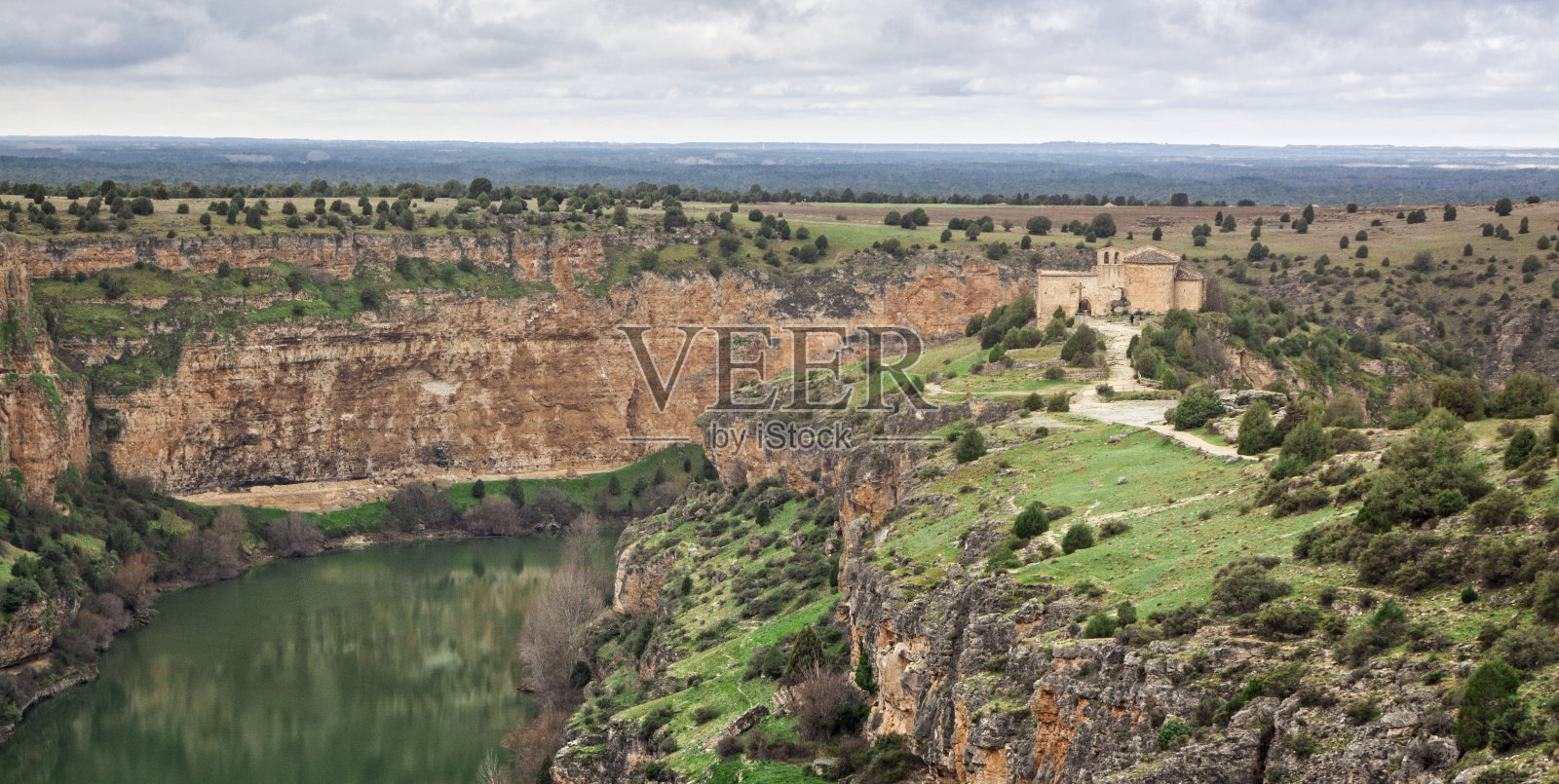杜拉顿河的西克尔斯自然公园。景观和悬崖。圣弗鲁托斯修道院照片摄影图片