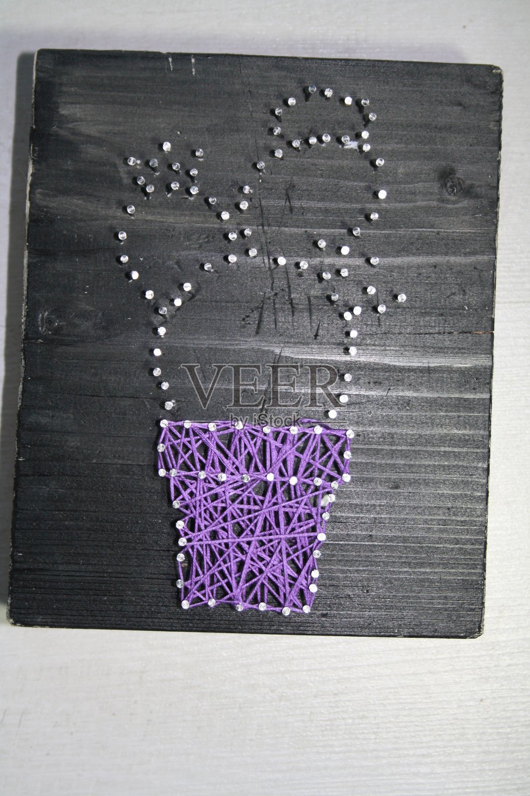 画钉子和线。缝纫刺绣用的线照片摄影图片