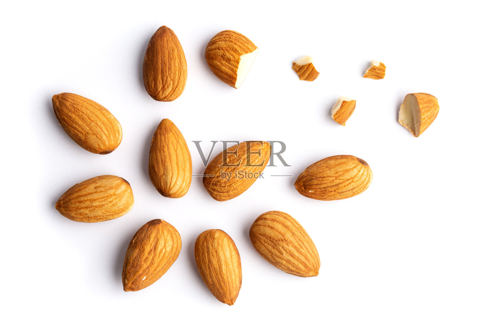 俯视图杏仁孤立在白色背景上照片摄影图片