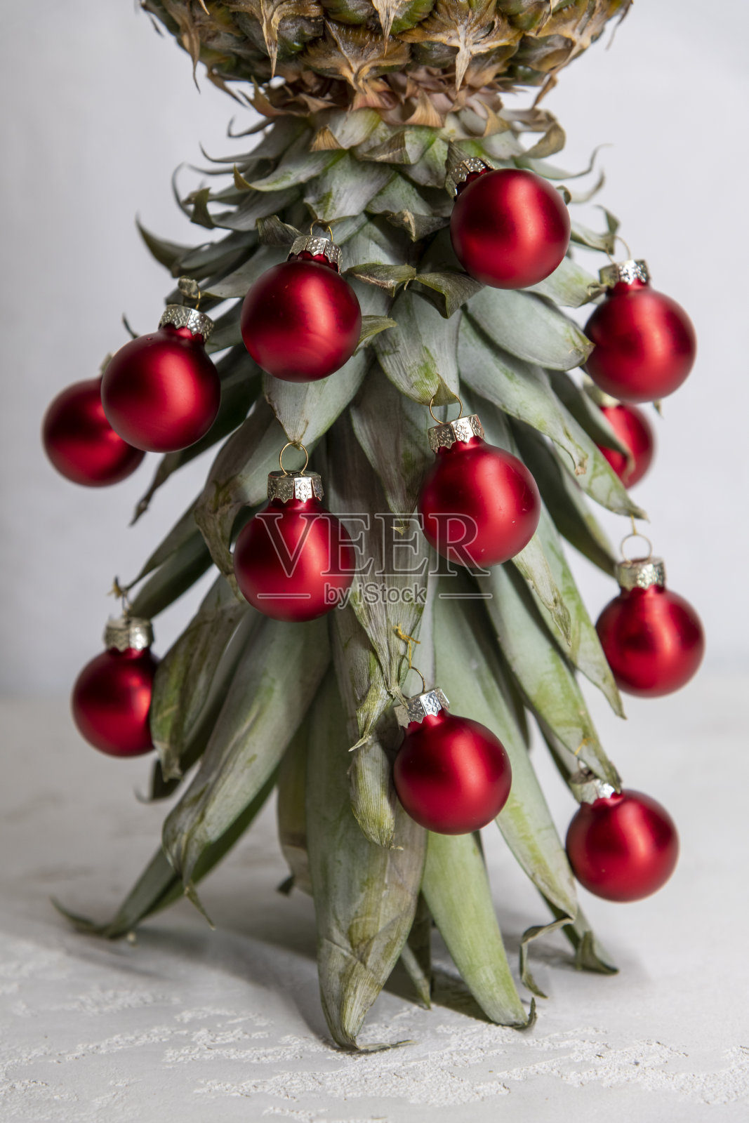 创意的菠萝圣诞树照片摄影图片