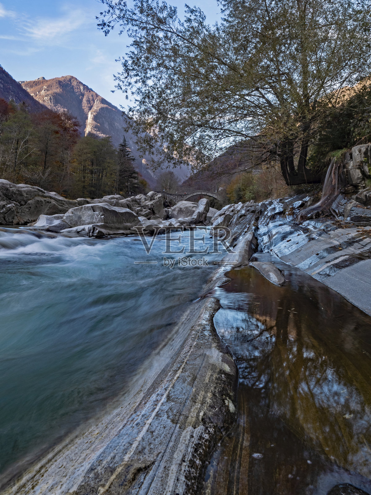 Gerbirgs河的秋天心情(Verzasca, Lavertezzo)照片摄影图片