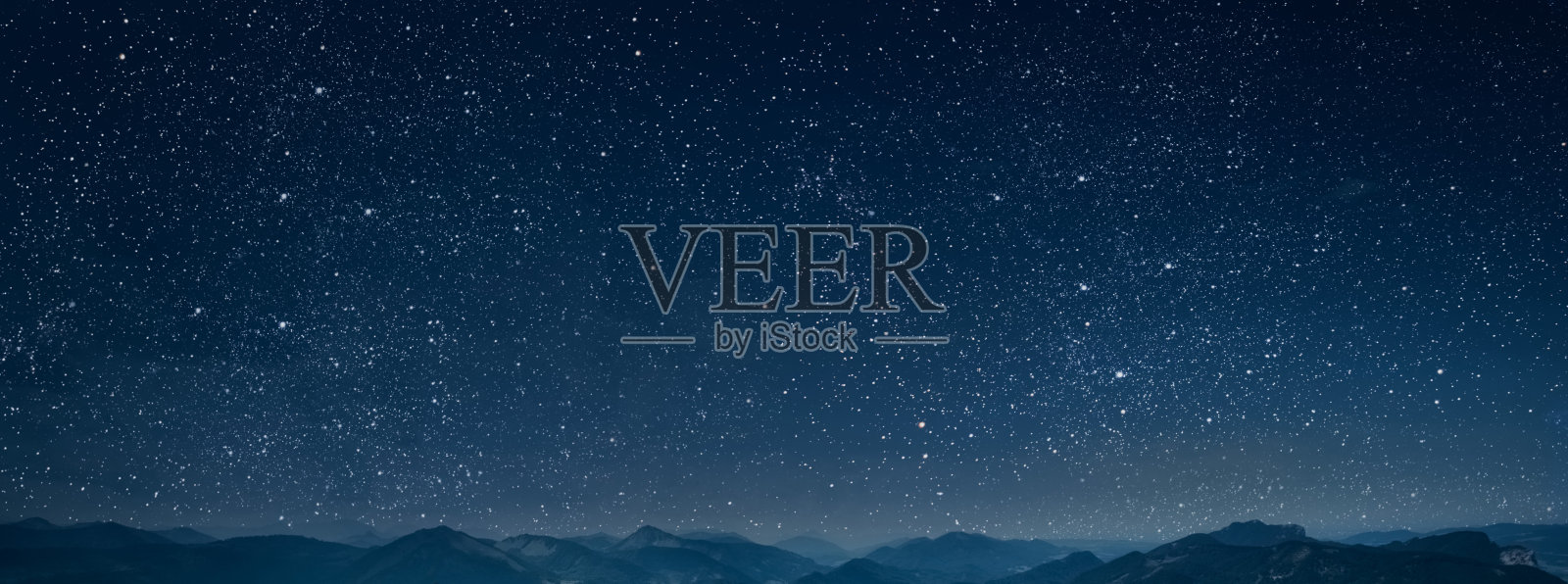 星星照耀着耶稣基督圣诞节的马槽。照片摄影图片