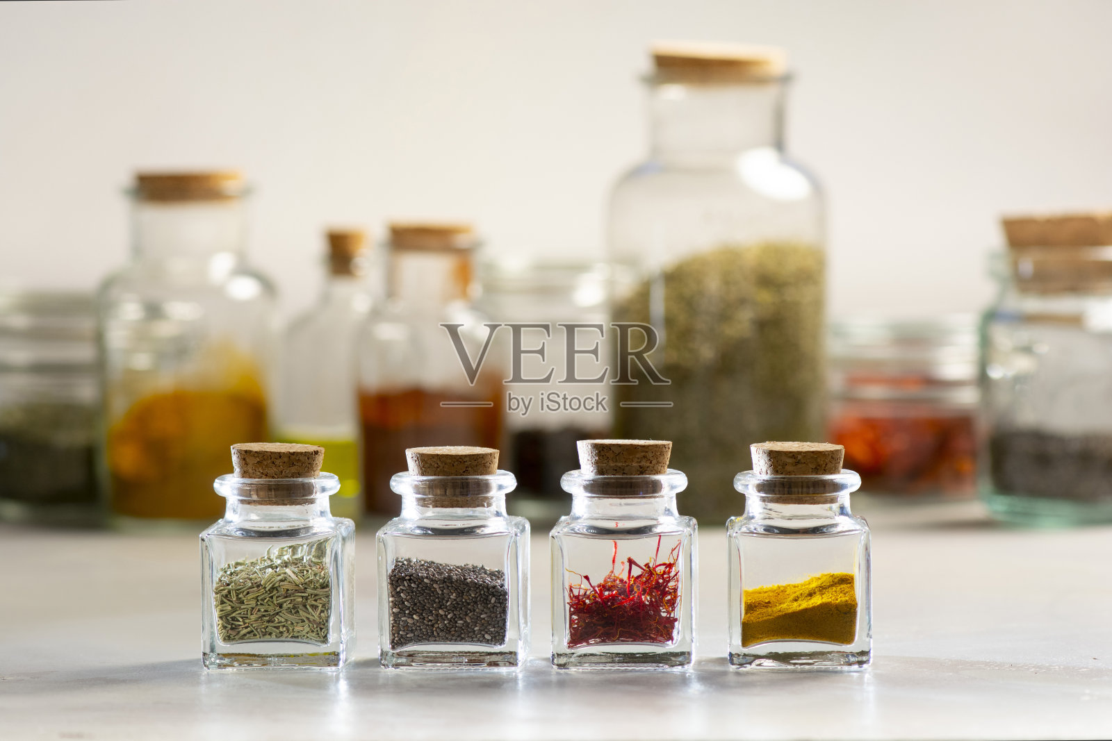 香料罐的白色背景照片摄影图片