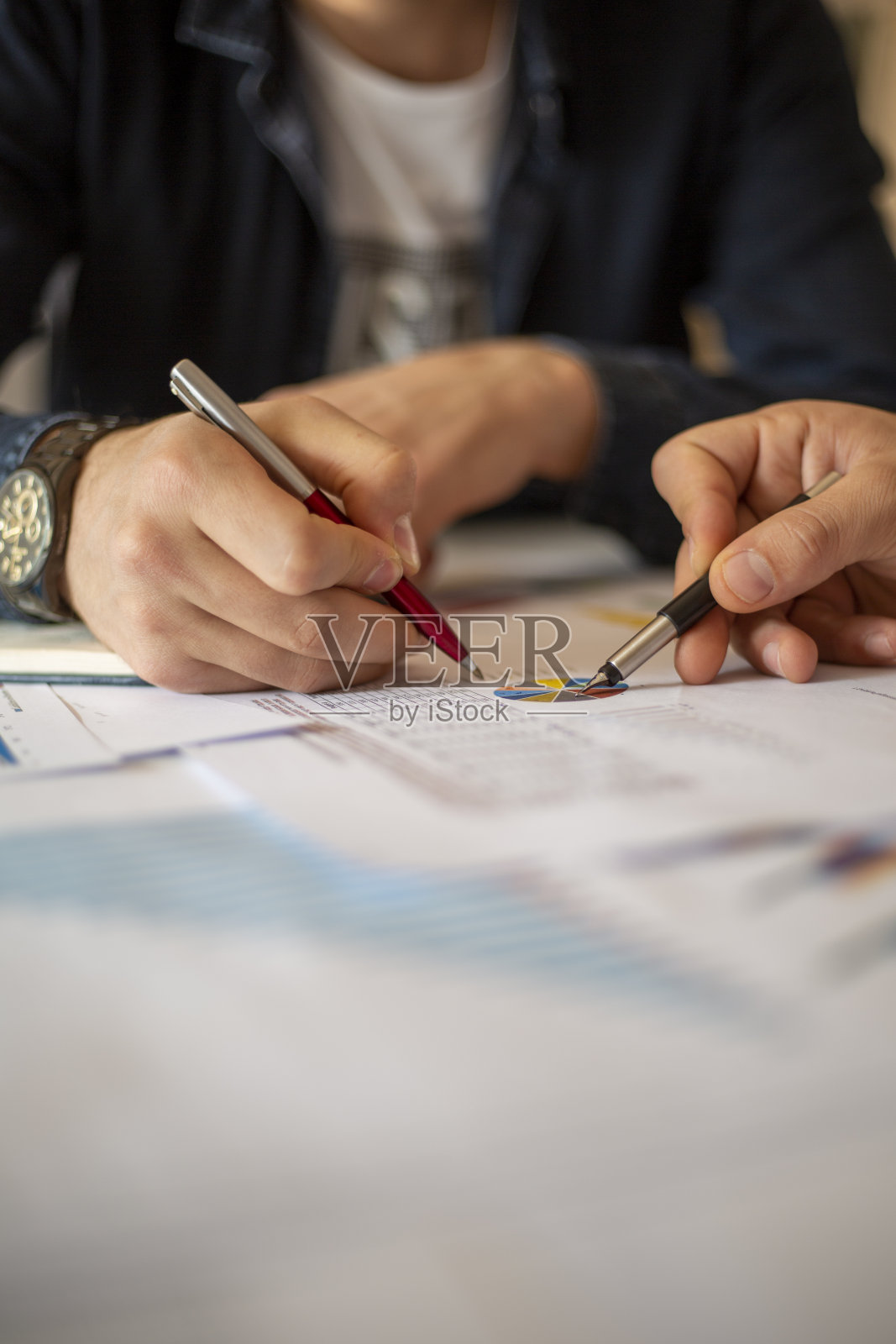 商务人士满足增长成功目标经济概念照片摄影图片