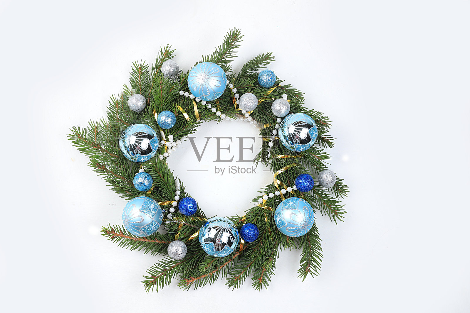 圣诞花环,圣诞和新年背景,节日装饰,杉树枝和红月桂浆果,横幅,文字的地方。贺年卡,互联网内容广告照片摄影图片