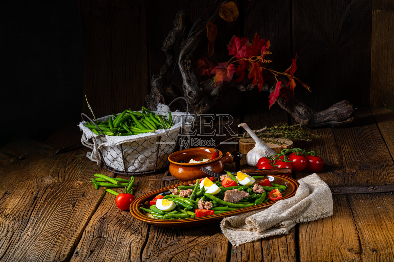 土豆泥鸡蛋金枪鱼沙拉照片摄影图片