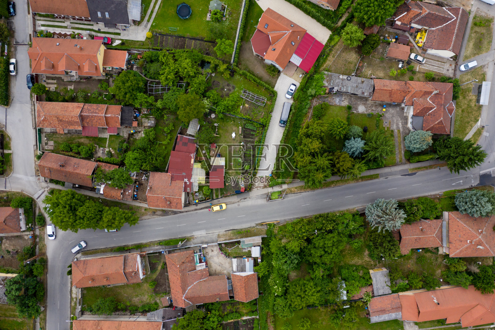 飞越城市地区照片摄影图片