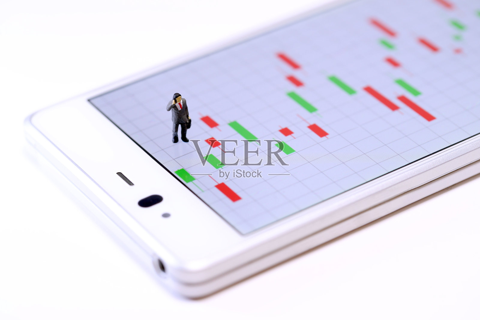 股票价格和手机通话照片摄影图片