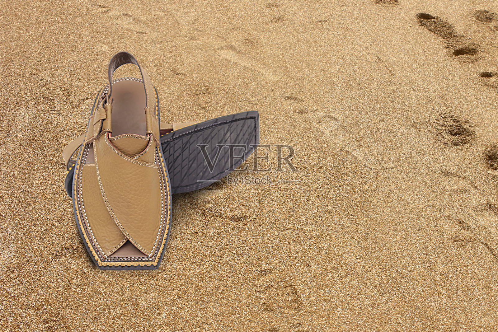 著名的白沙瓦里拖鞋,传统印度或巴基斯坦鞋类照片摄影图片