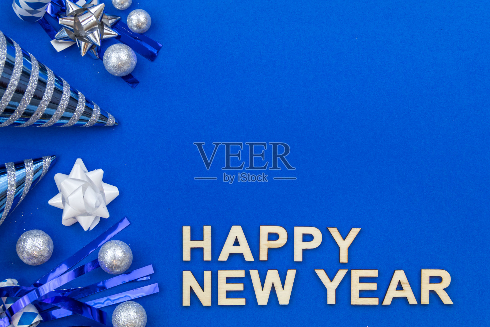 新年快乐喜庆蓝银装饰背景平铺复制空间照片摄影图片