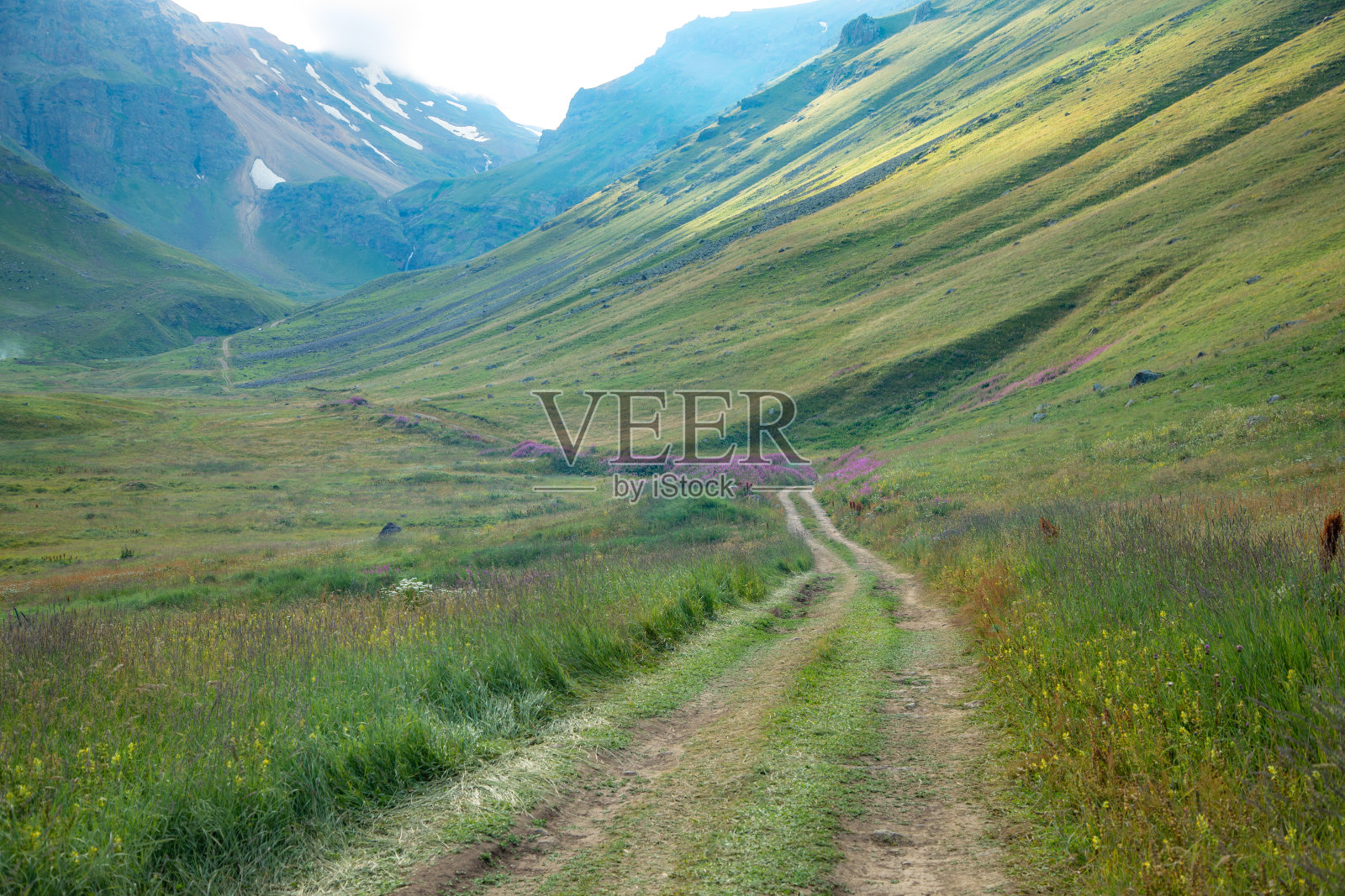 山上的路照片摄影图片