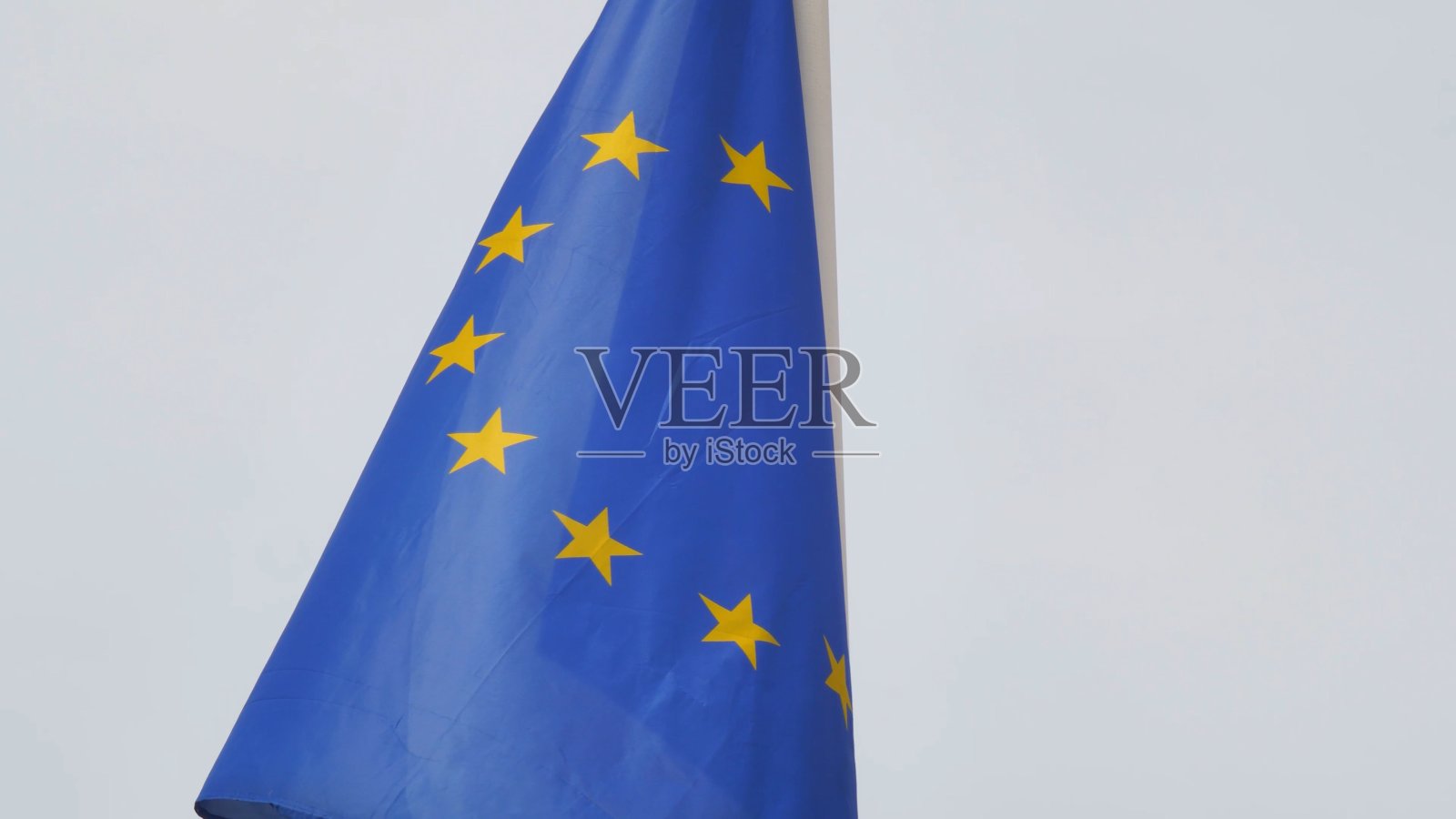 欧盟旗帜在风中缓缓飘扬照片摄影图片