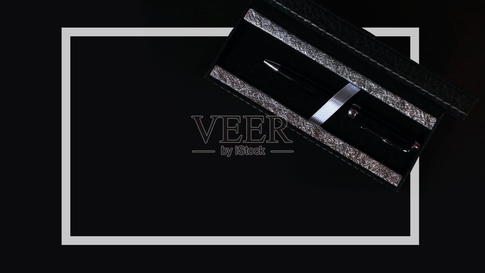 办公室,书桌,桌子,钢笔。顶视图与复制空间-业务概念照片摄影图片