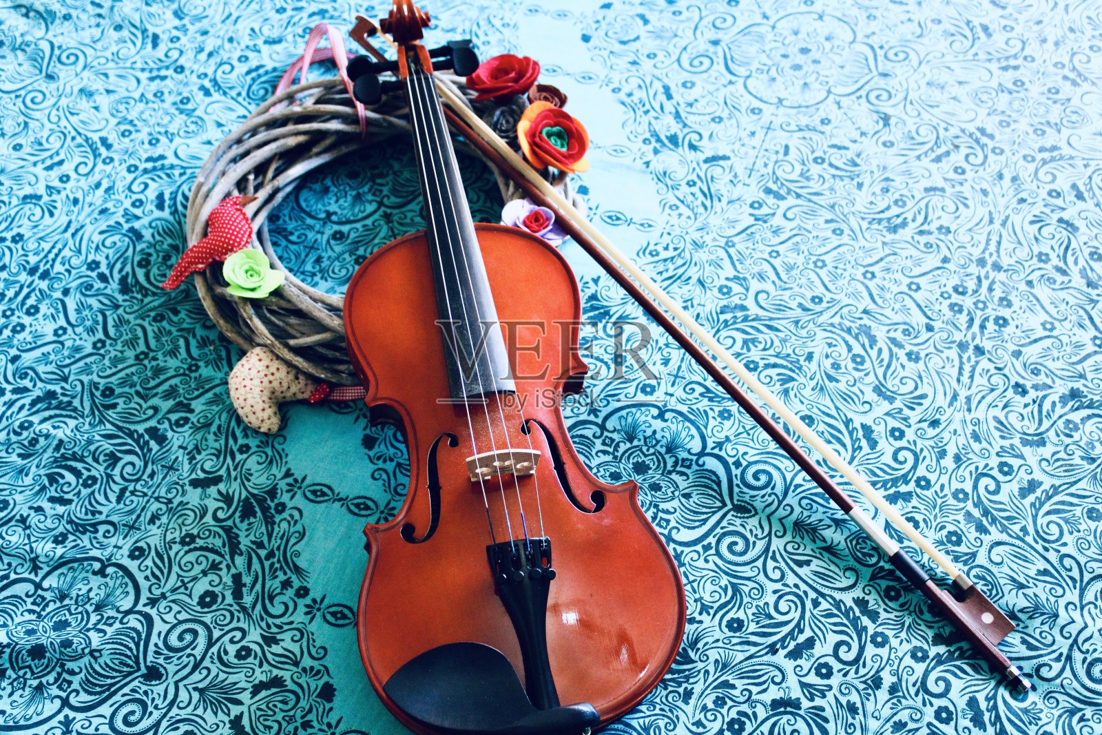 小提琴、小提琴、中提琴照片摄影图片