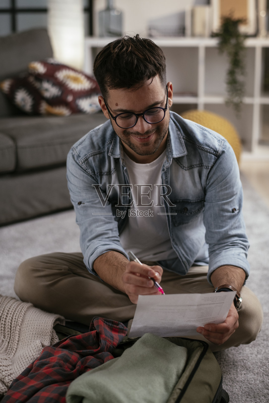准备旅行的人照片摄影图片