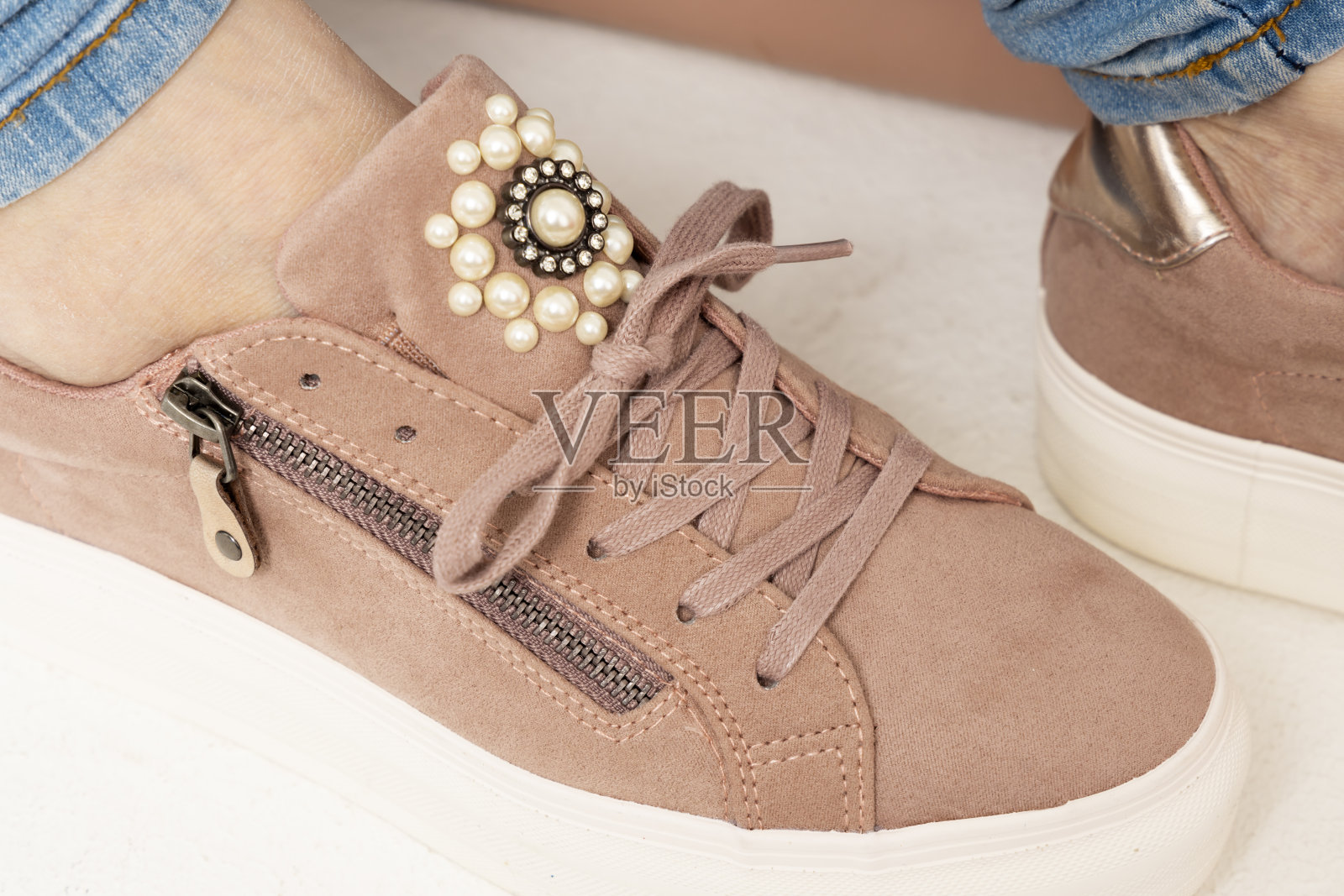 春天颜色的现代女鞋照片摄影图片