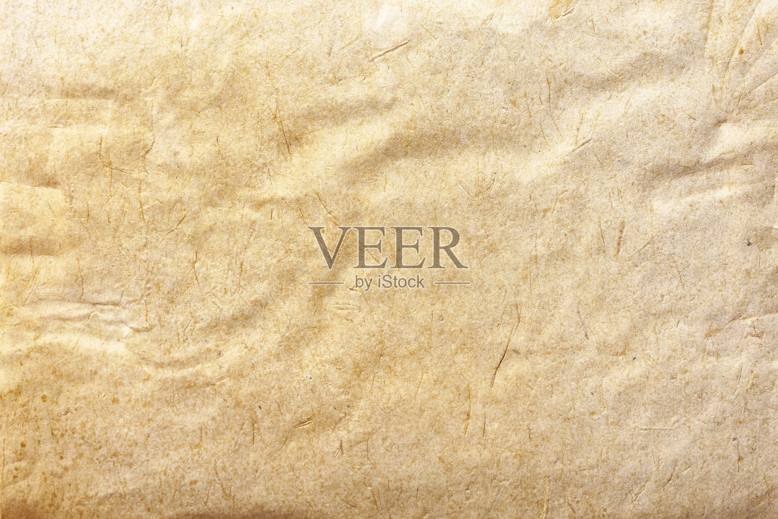 米色旧纸的纹理皱巴巴的背景。复古垃圾表面背景。照片摄影图片