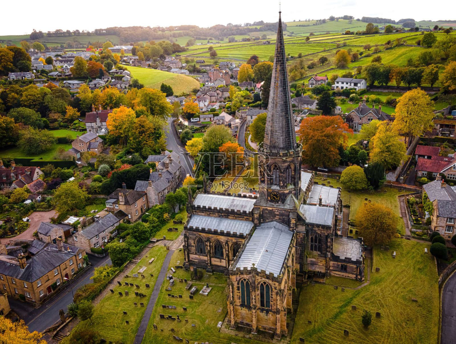 英国德比郡德比郡谷地区的一个小集镇和民间教区——贝克韦尔的万圣堂照片摄影图片