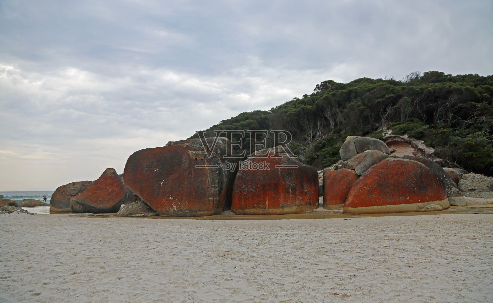 吱吱滩的红色花岗岩悬崖照片摄影图片