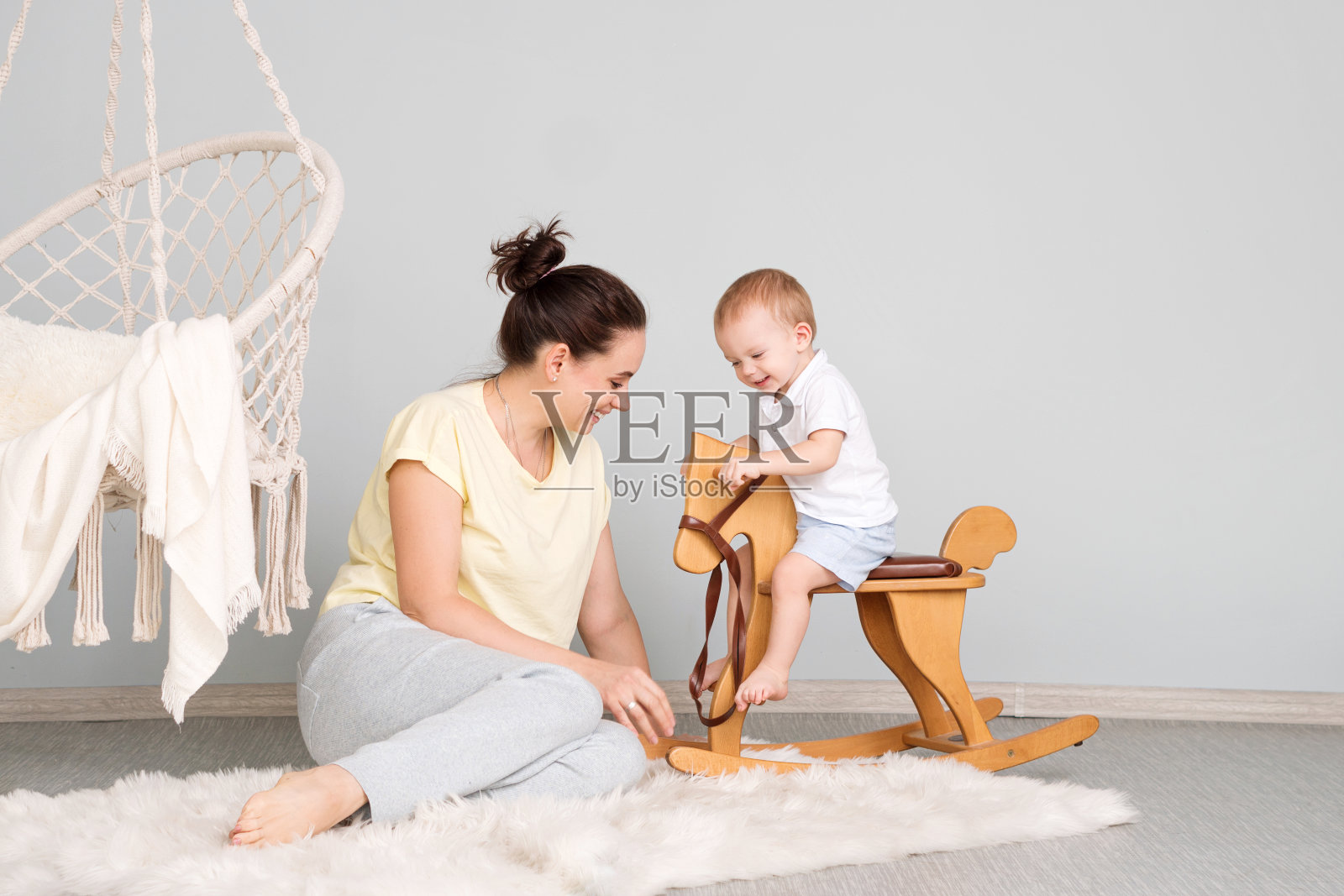 家庭时间珍贵植物照片摄影图片